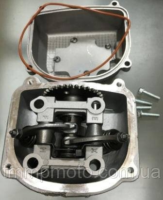 Головка цилиндра (ГРМ) GY6-150 см3 (в сборе) Головка цилиндра (ГРМ) GY6-150 см3 (в сборе)